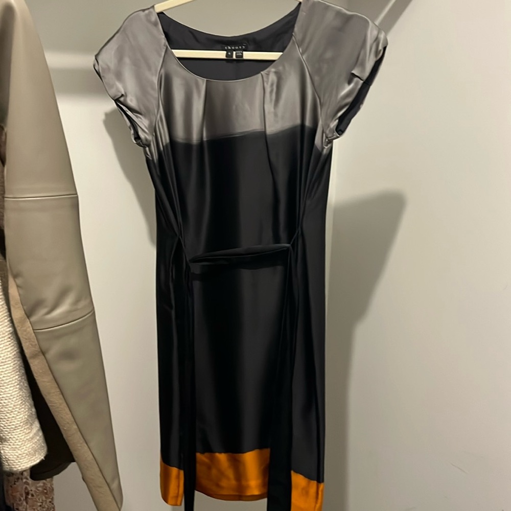 Is a silk dress is very easy to wear!!